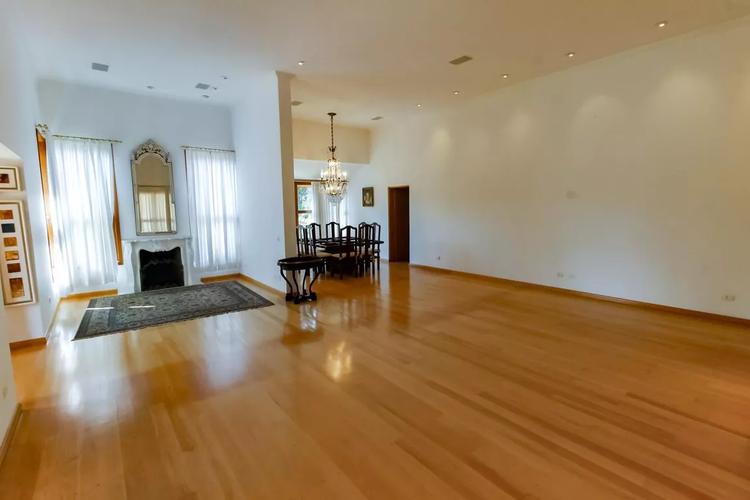 listing-img