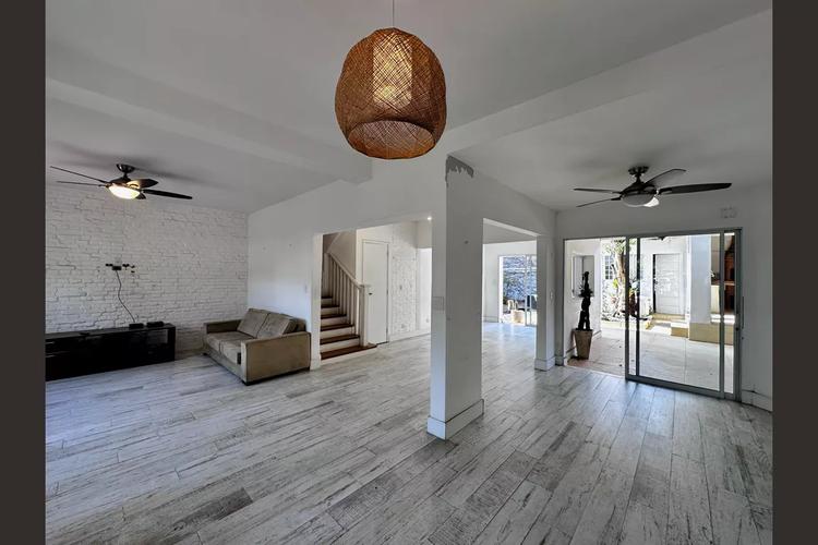 listing-img