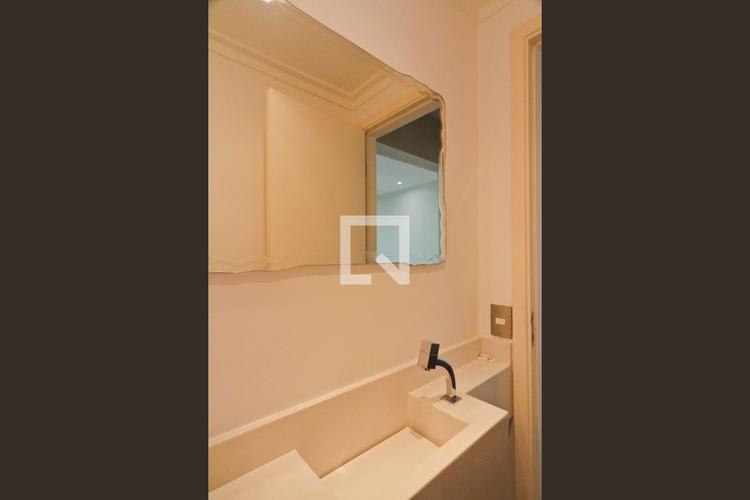 listing-img